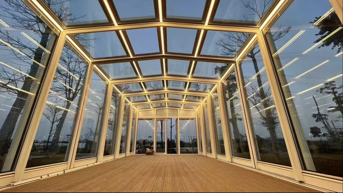 Movable glass sunroom for modern home
Retractable glass room with aluminum frame
Smart movable glass room for outdoor living
All-season aluminum glass sunroom
Motorized retractable glass sunroom
Custom glass room with sliding glass walls
Aluminum movable glass room for terrace
Smart glass sunroom with weather sensor automation