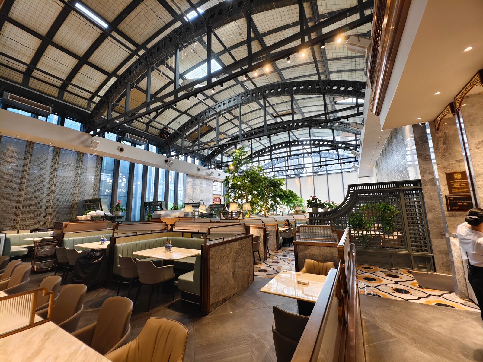 Retractable glass sunroom for restaurant terrace
Restaurant movable glass room for outdoor dining
All-season glass dining enclosure for restaurant
Sliding glass sunroom for café patio
Retractable roof glass room for restaurant expansion
Glass restaurant patio enclosure with aluminum frame
Indoor-outdoor restaurant sunroom design
Commercial glass room for year-round restaurant dining
Waterproof glass enclosure for restaurant outdoor seating
Smart glass dining room for fine dining restaurant