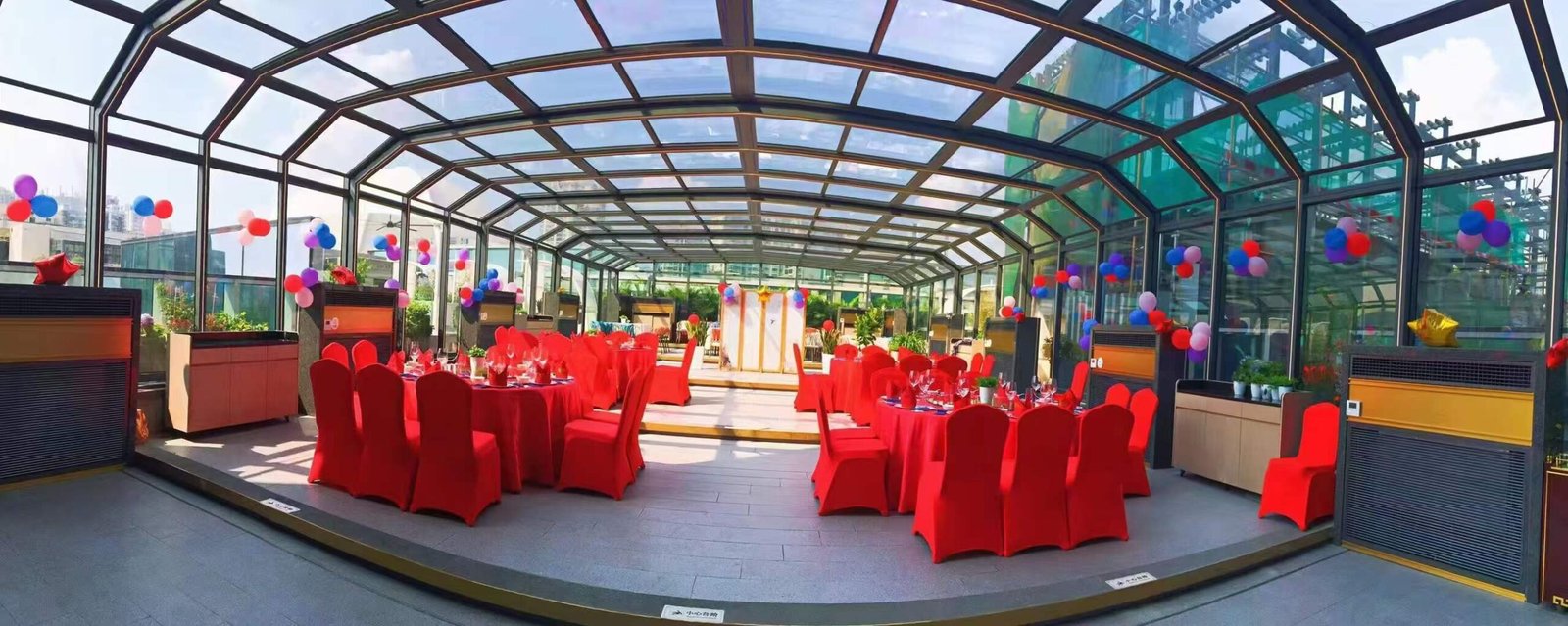 Terrace dining glass enclosure with retractable roof
Rooftop bar glass room with motorized roof
Movable glass sunroom for terrace bar
Patio glass enclosure for outdoor lounge
Rooftop restaurant retractable glass roof
Aluminum glass room for hotel terrace bar
All-weather glass room for rooftop cafe
Glass enclosure for rooftop lounge dining
Retractable glass terrace for bar patio