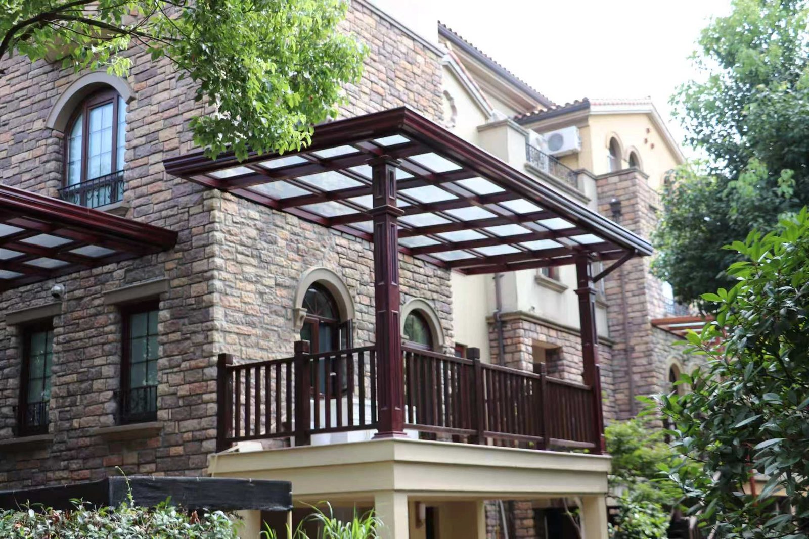Movable glass sunroom on a restaurant terrace, XianYe Factory